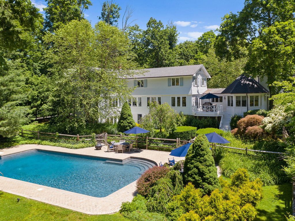 5 bedroom luxury Detached House in 88 Cove Road, Oyster Bay Cove