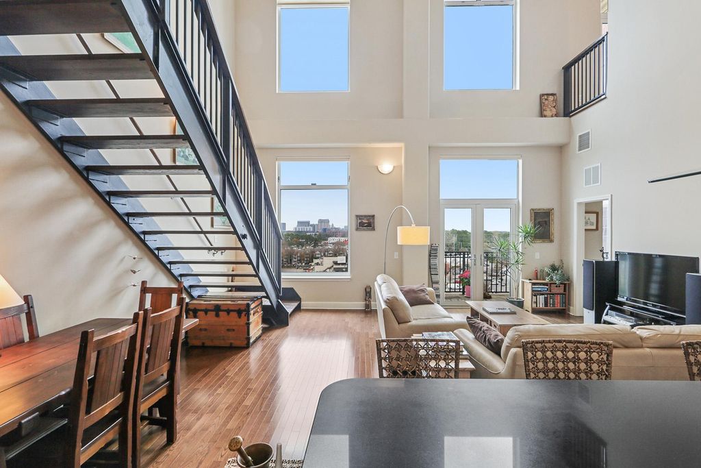 Luxury apartment complex for sale in Atlanta, 122697005