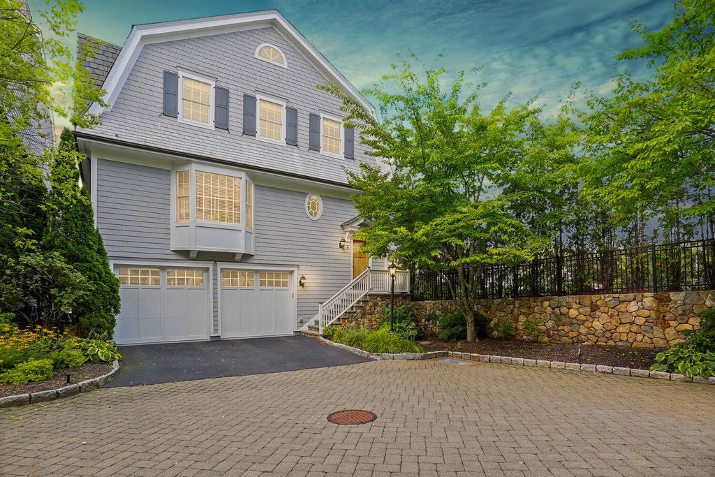 Luxury Townhouse for sale in New Canaan, Connecticut