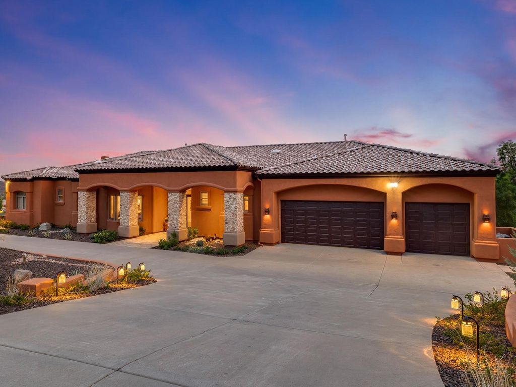 Luxury Detached House for sale in 16705 E Greenbrier Lane, Fountain Hills, Maricopa County, Arizona