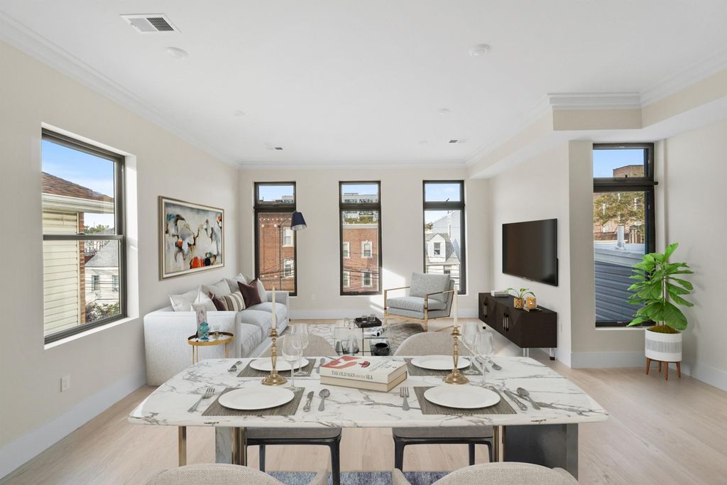 3 bedroom luxury Apartment for sale in Jersey City, New Jersey