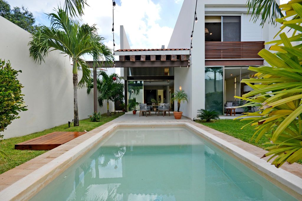 Luxuriöses Einfamilienhaus von 437 m2 zu verkaufen in Playa del Carmen