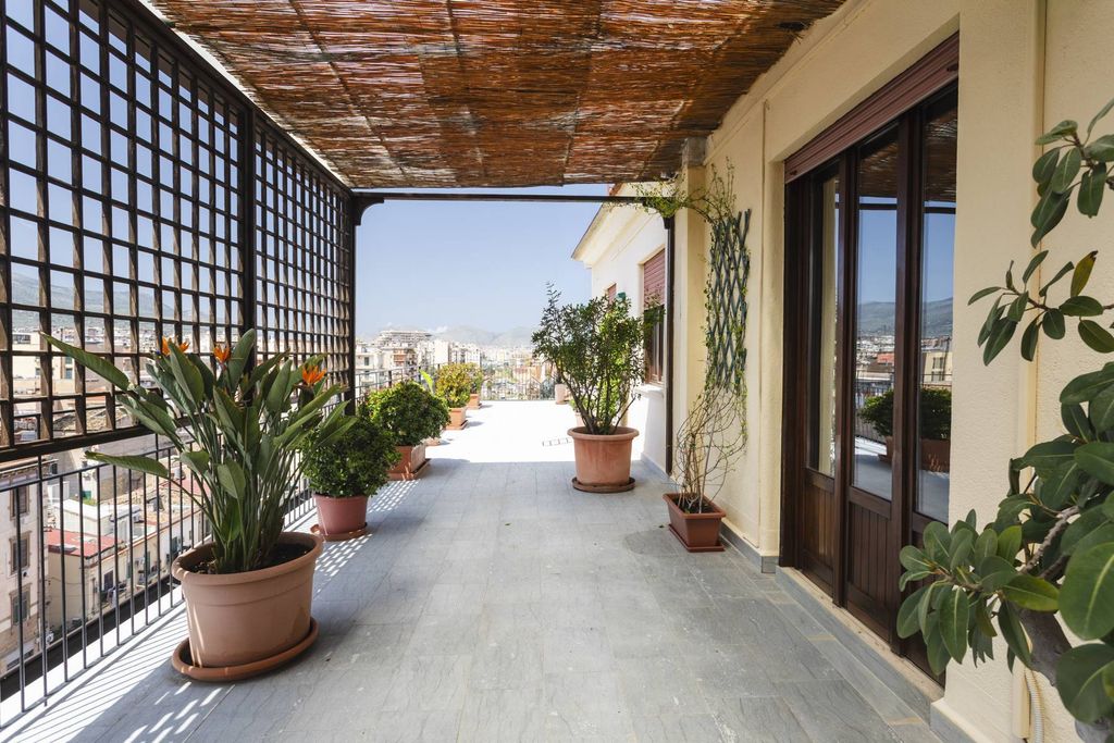 7 room luxury Apartment for sale in Palermo, Sicily