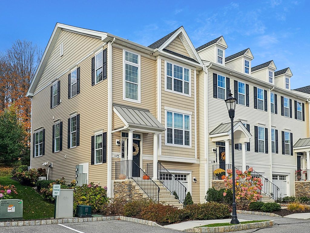Luxury Townhouse for sale in Danbury, Connecticut