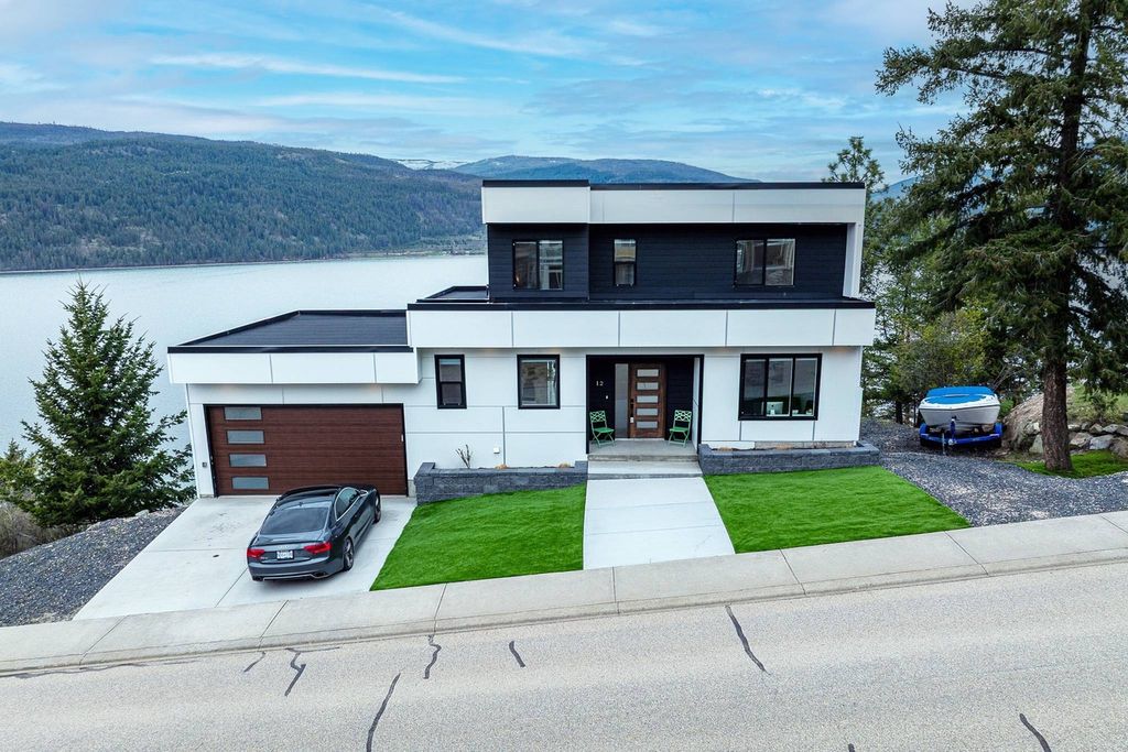 3 bedroom luxury Detached House for sale in Vernon, British Columbia