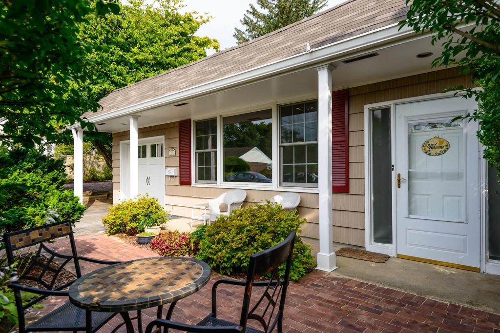 Luxury 3 bedroom Detached House for sale in Locust Valley, New York