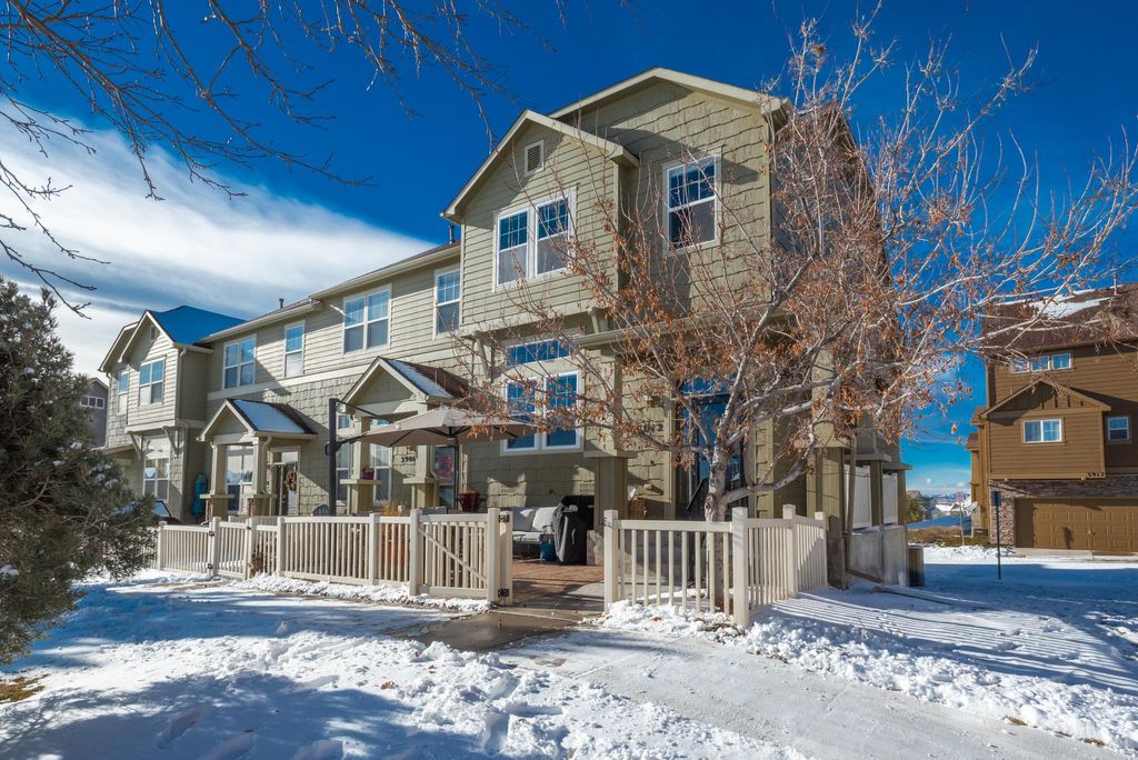 3 bedroom luxury Townhouse for sale in Castle Rock, Colorado