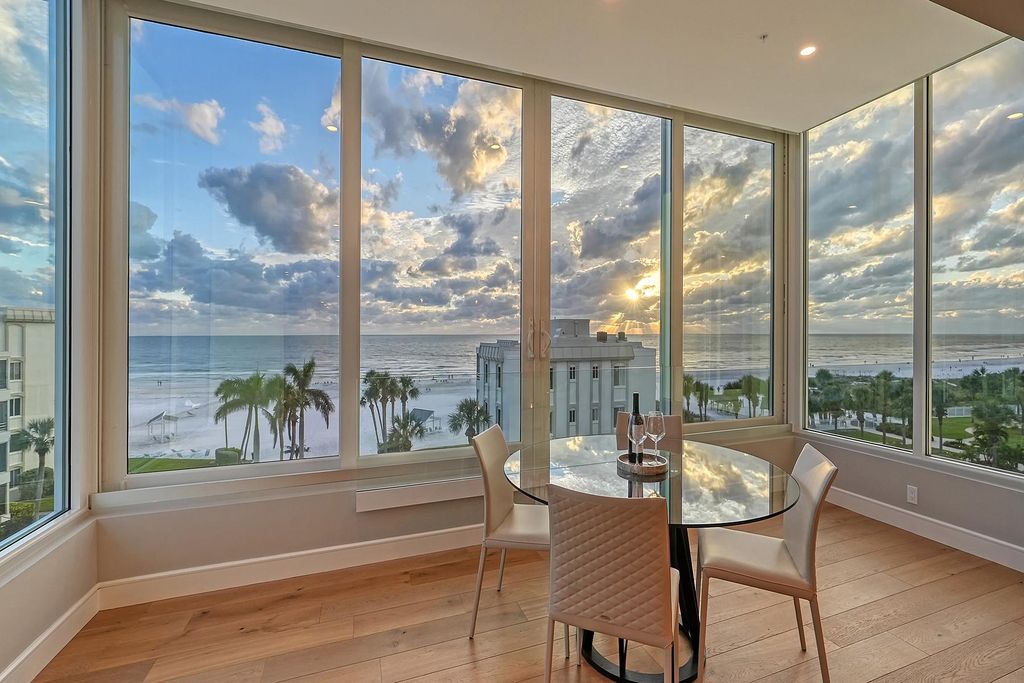 Luxury Apartment for sale in Sarasota, Florida