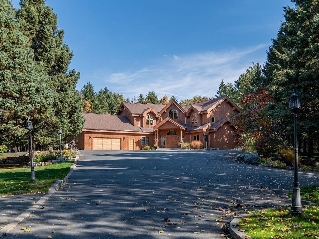 15295 10e Avenue, QC G5Y, Canada,