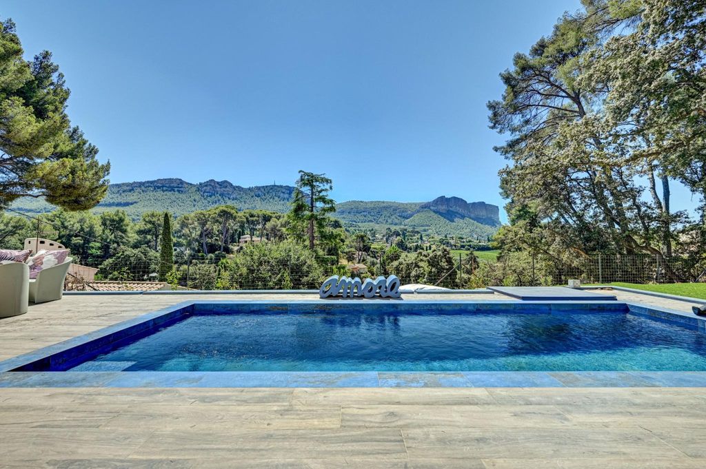 5 room luxury Detached House for sale in Cassis, France 122489165