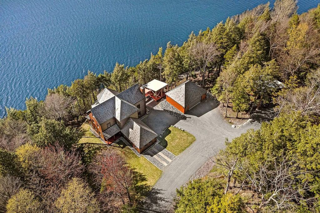 4 bedroom luxury Detached House for sale in Orford, Canada