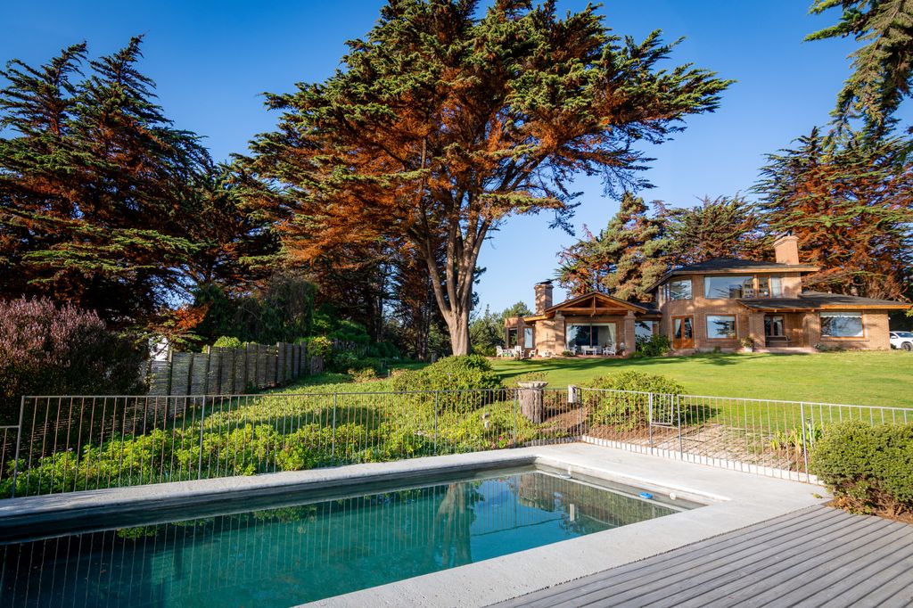 Luxury Detached House for sale in Zapallar, Chile 125949565