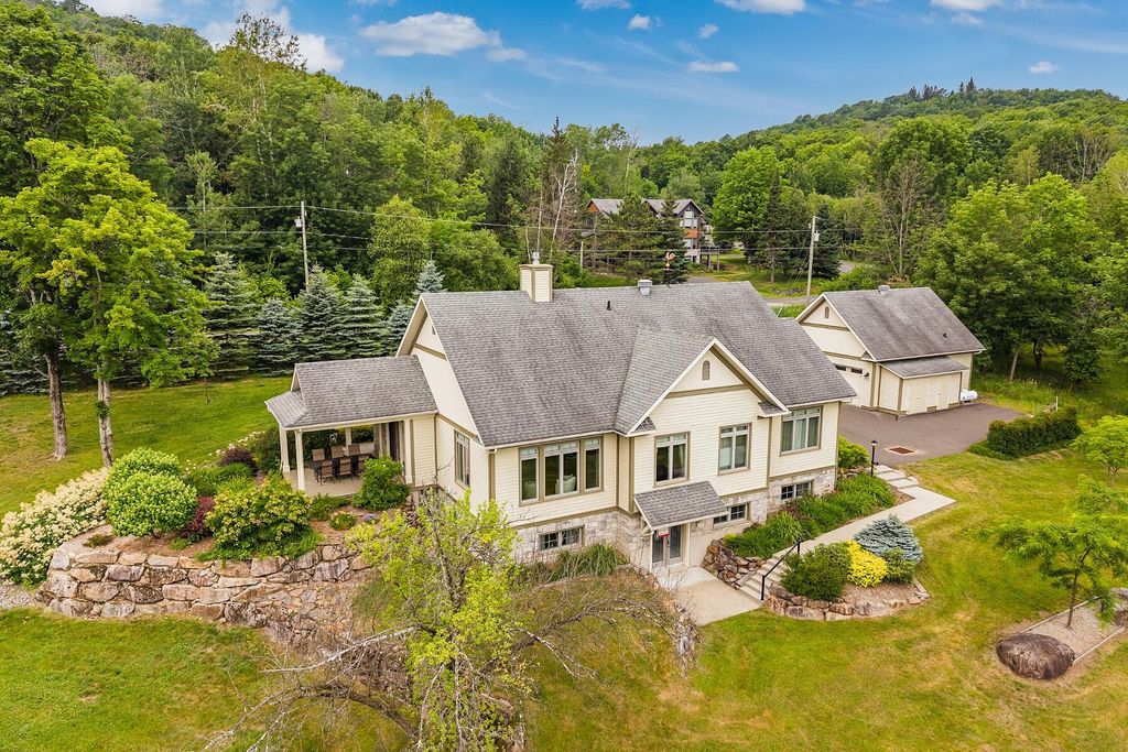 Luxury Detached House for sale in Bromont, Canada - 132794192 - LuxuryEstate.com