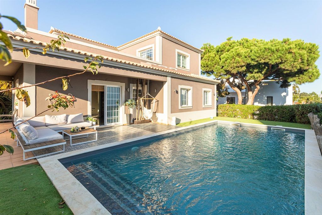 Exklusives Einfamilienhaus von 310 m2 zu verkaufen in Faro, Distrito de