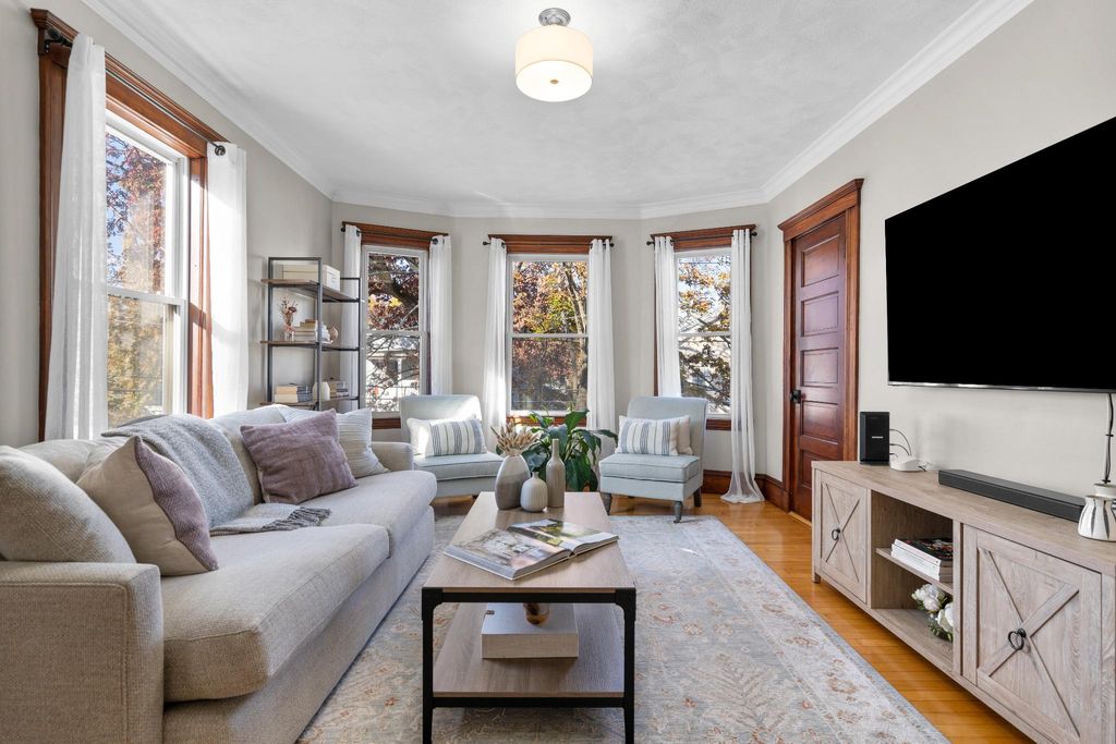 2 bedroom luxury Apartment for sale in Waltham, Massachusetts