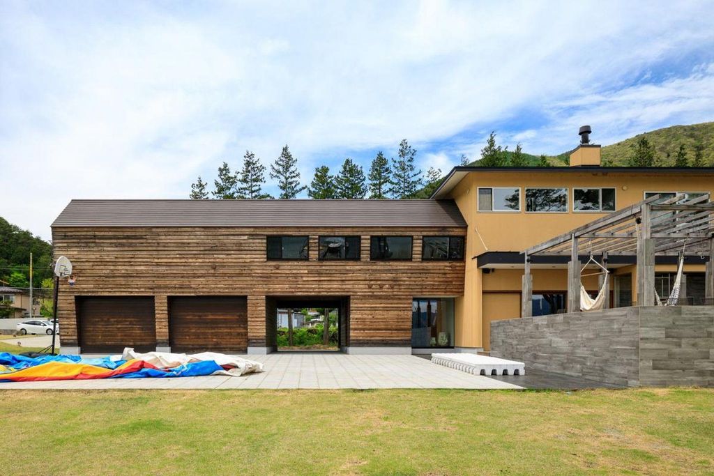 Luxury 3 bedroom Detached House for sale in Fujikawaguchiko, Yamanashi