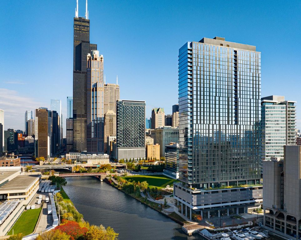 Luxury Flat for sale in Chicago, Illinois