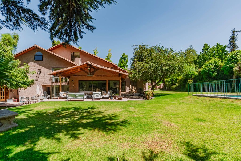 Особняк 382 м2 в продажа Lo Barnechea, Чили