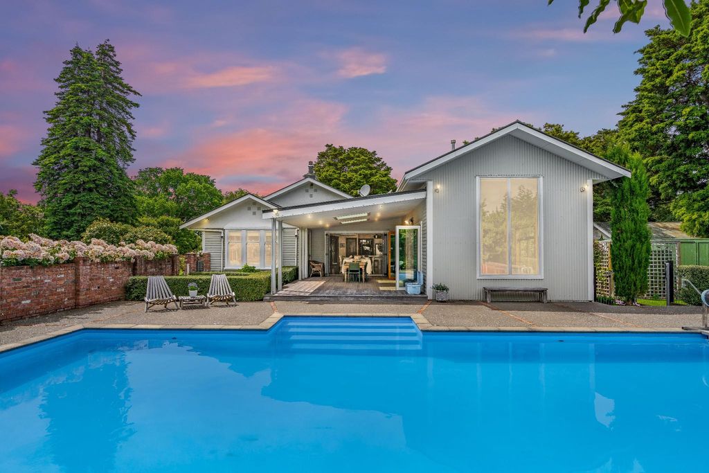 Luxury Detached House for sale in Featherston, New Zealand 128667326