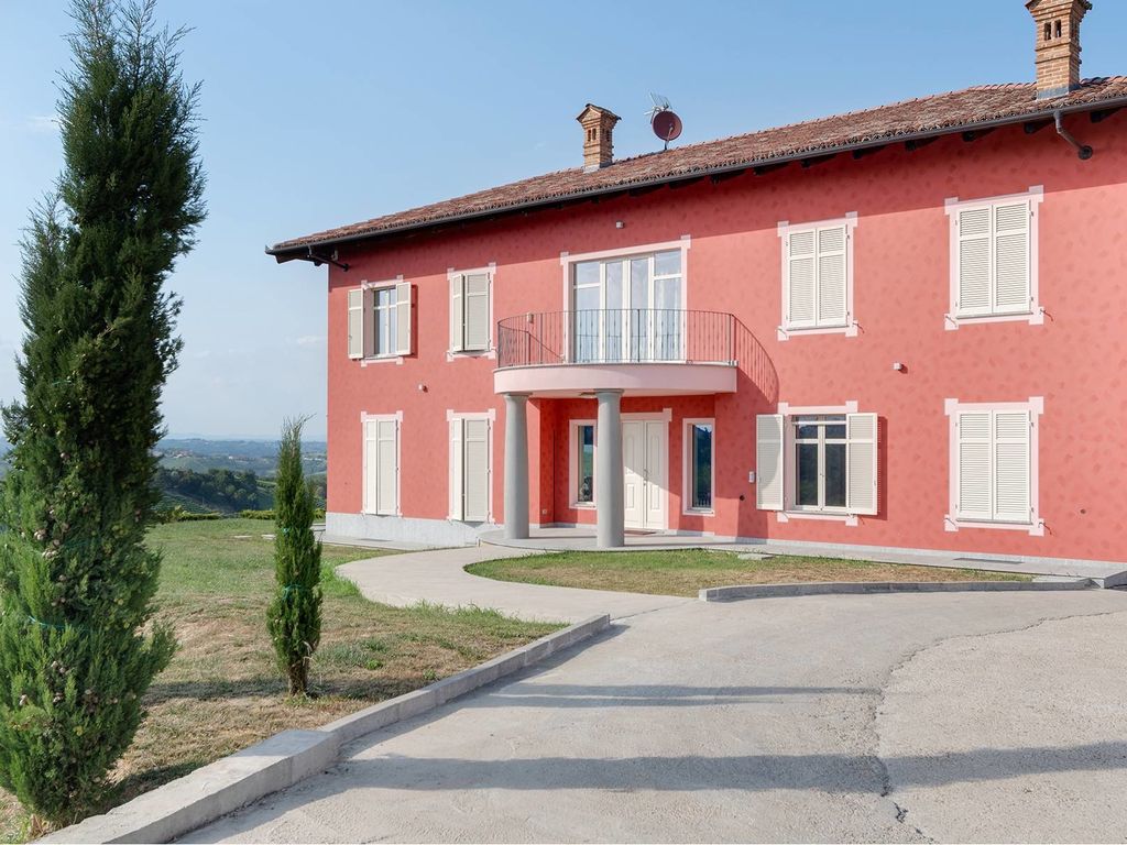 11 room luxury Detached House for sale in Via Boetti, Govone, Provincia
