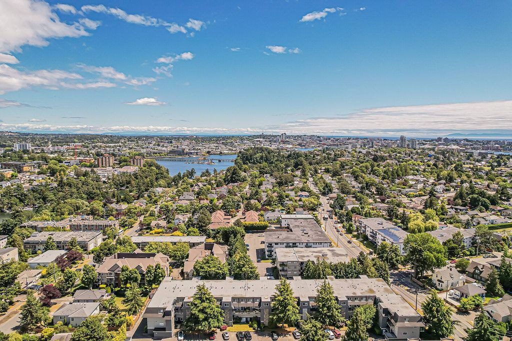 Коттедж в жилом комплексе 122 м2 в продажа Esquimalt, British Columbia