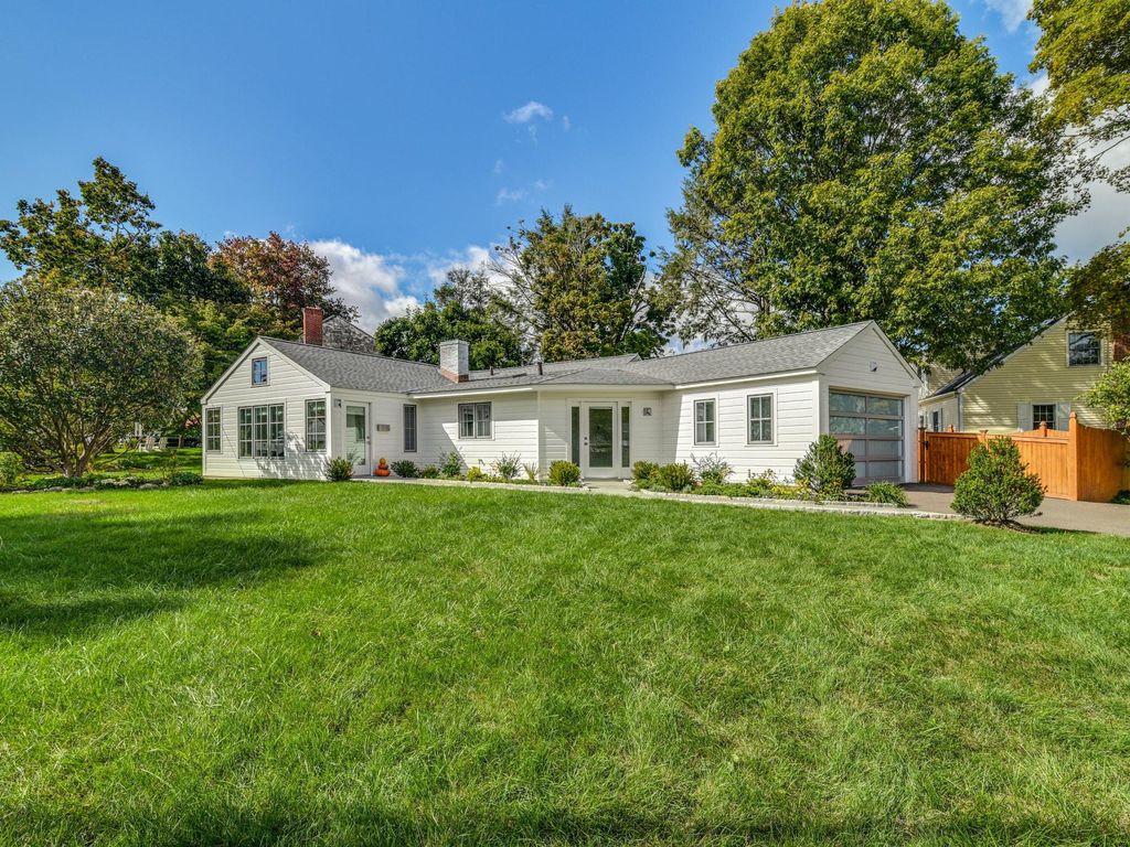 5 room luxury Detached House for sale in 27 Orchard Drive, New Canaan, Fairfield County, Connecticut