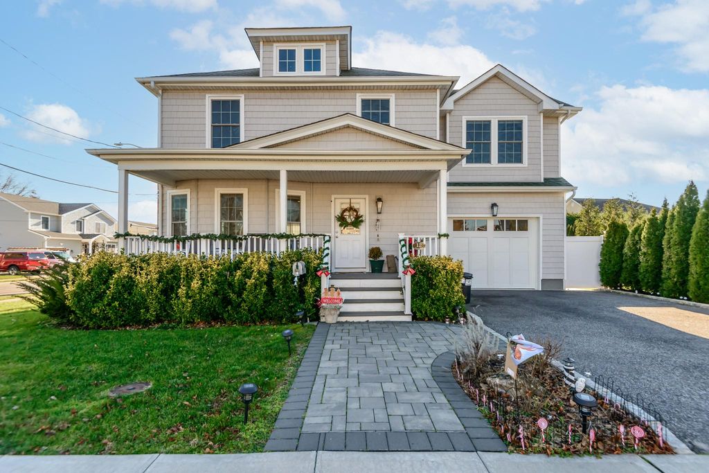 Luxury 4 bedroom Detached House for sale in Bethpage, New York