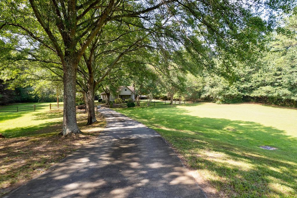 Building Land in Lilburn, 129202403