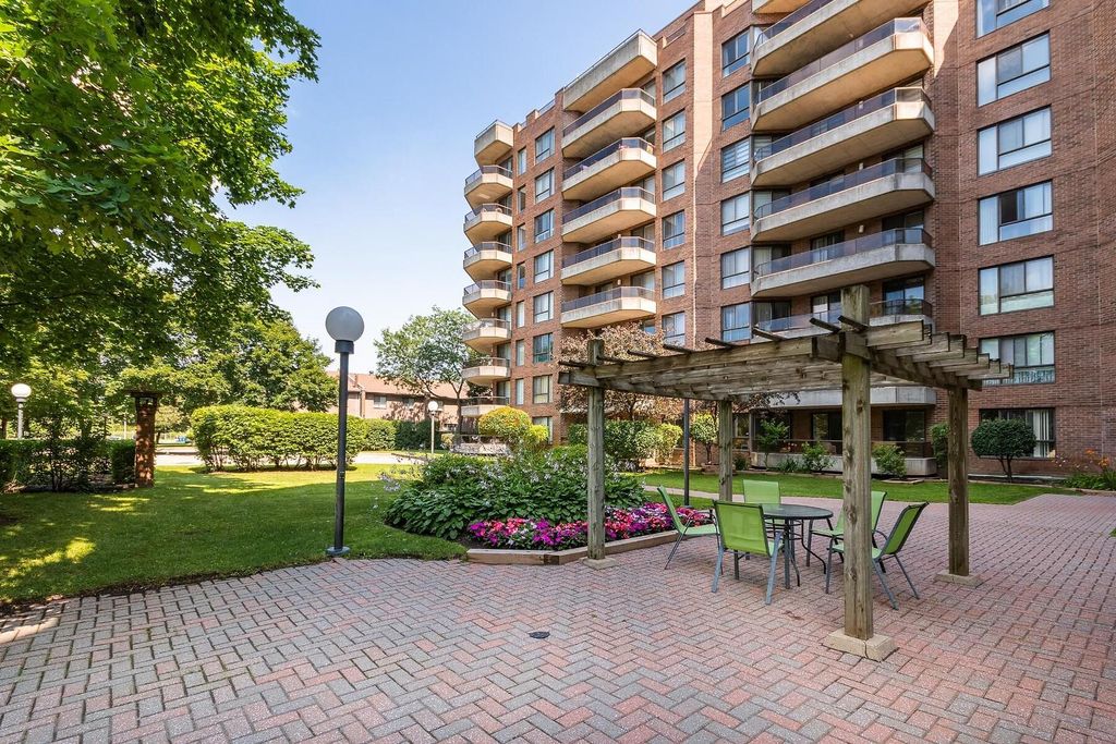 Piso de lujo en venta en CôteSaintLuc, Québec 128759802