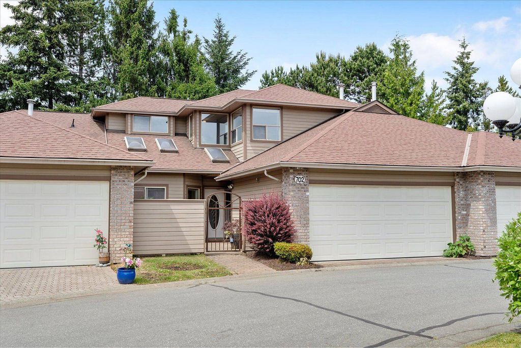 3 bedroom luxury Townhouse for sale in Saanich, Canada