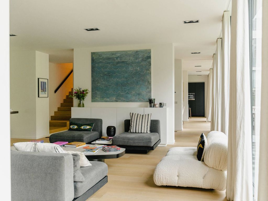 Престижная квартира в двух уровнях 288 м2 в продажа Ixelles, Bruxelles-Capitale