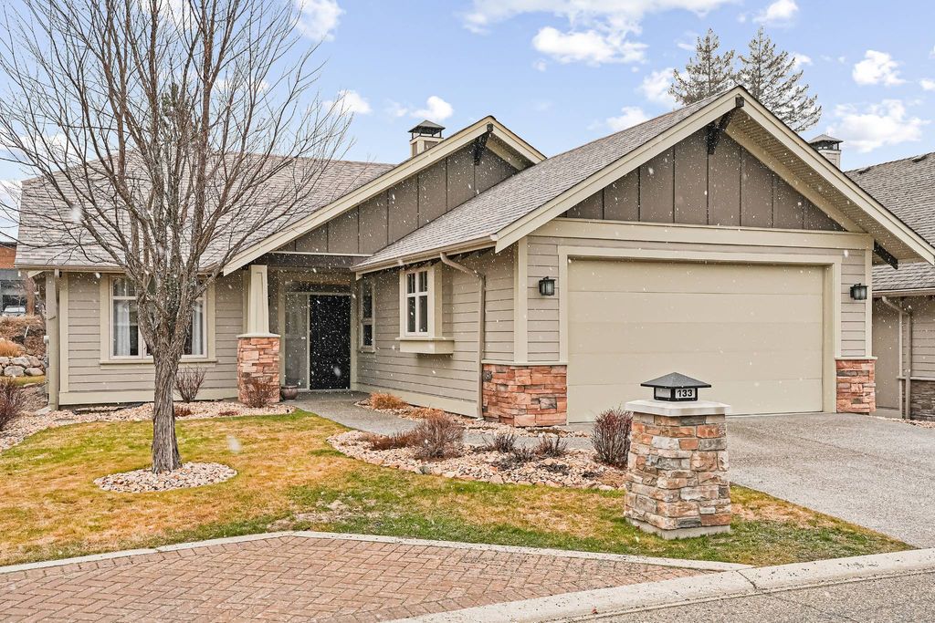 2 bedroom luxury Detached House for sale in Vernon, Canada