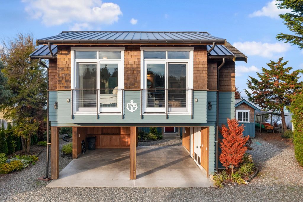Luxury 2 bedroom Detached House for sale in Bainbridge Island, Washington