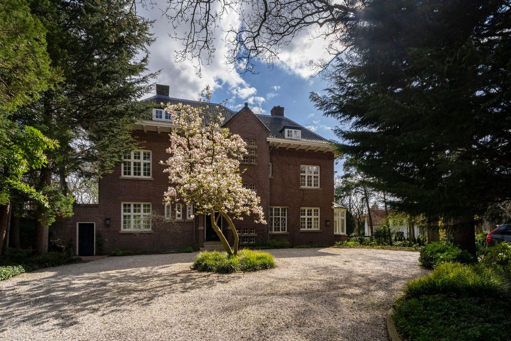 8 bedroom luxury Detached House for sale in Wassenaar, South Holland