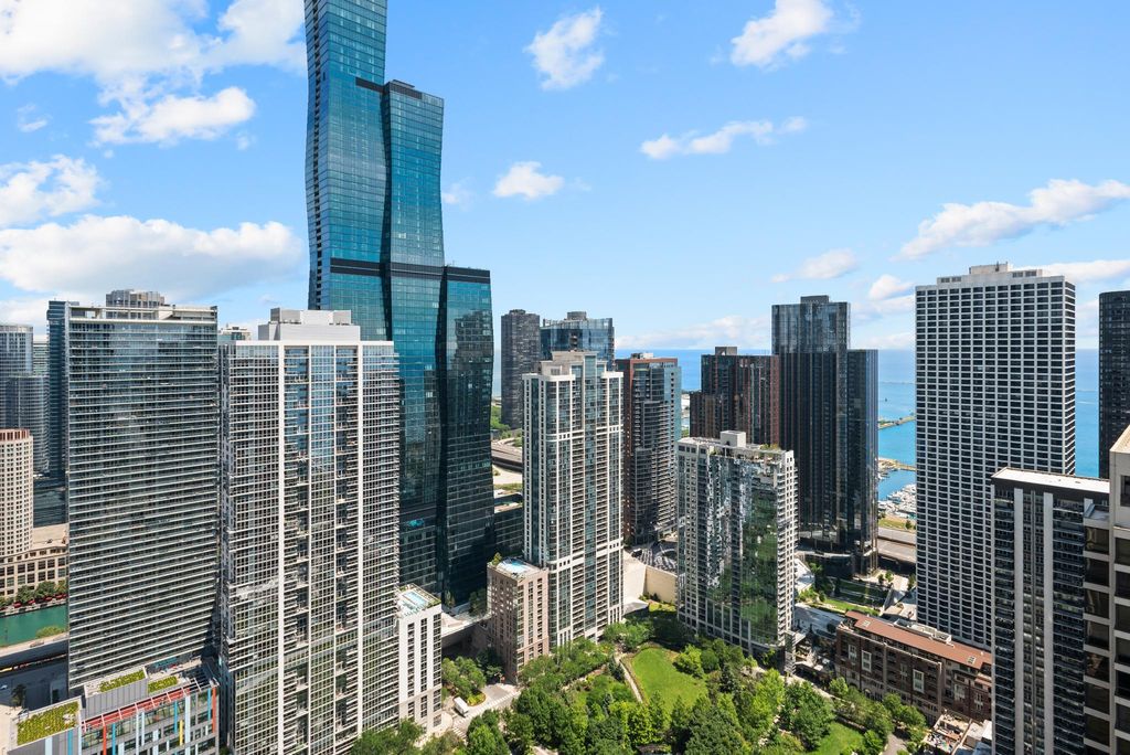 luxury apartment complex for sale in chicago, illinois