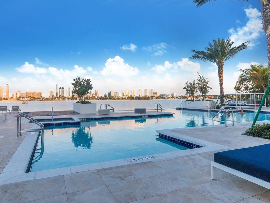 Luxury apartment complex for sale in 17111 Biscayne Blvd 1204, North