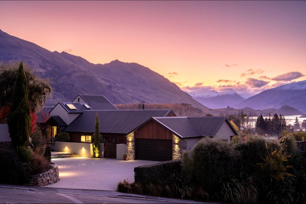 4 bedroom luxury Villa for rent in Wanaka, Otago 129336943