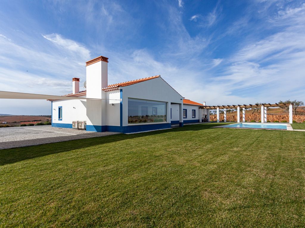 Casa de campo de alto standing de 3150 m2 en venta Mértola