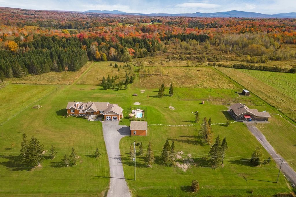 4 bedroom luxury Detached House for sale in Lac Brome, Quebec