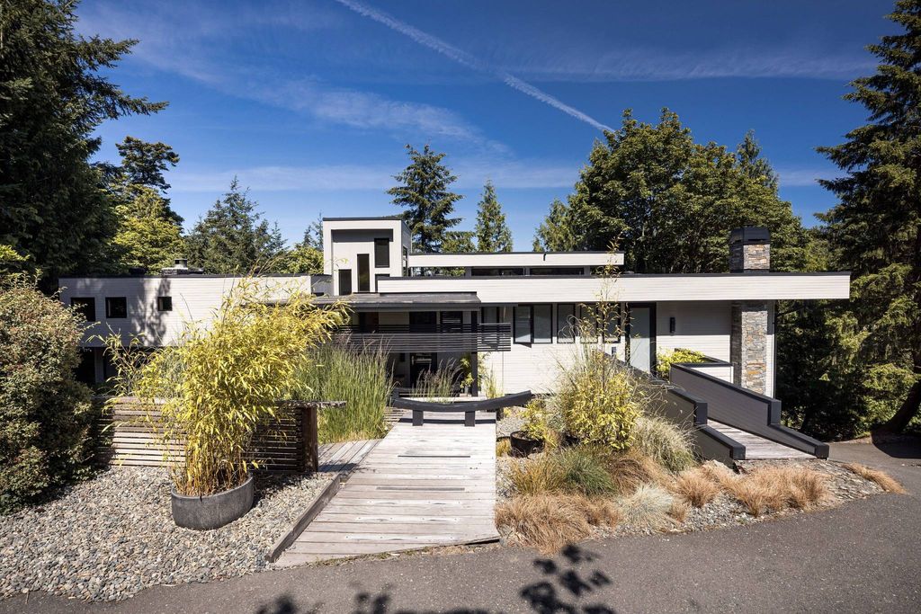 Luxury 3 bedroom Detached House for sale in Central Saanich, Canada - 132715878 - LuxuryEstate.com