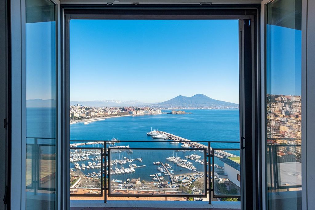 7 room luxury Apartment for sale in Naples, Italy 127829366