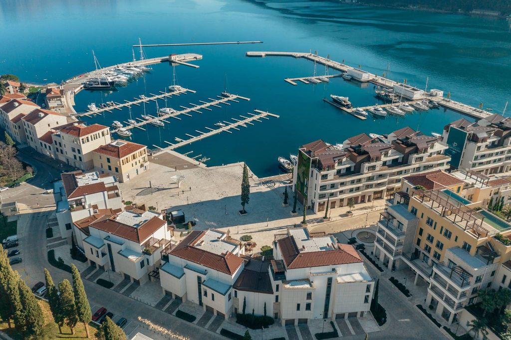 Элитная квартира 156 м2 в продажа Херцег-Нови, Herceg Novi