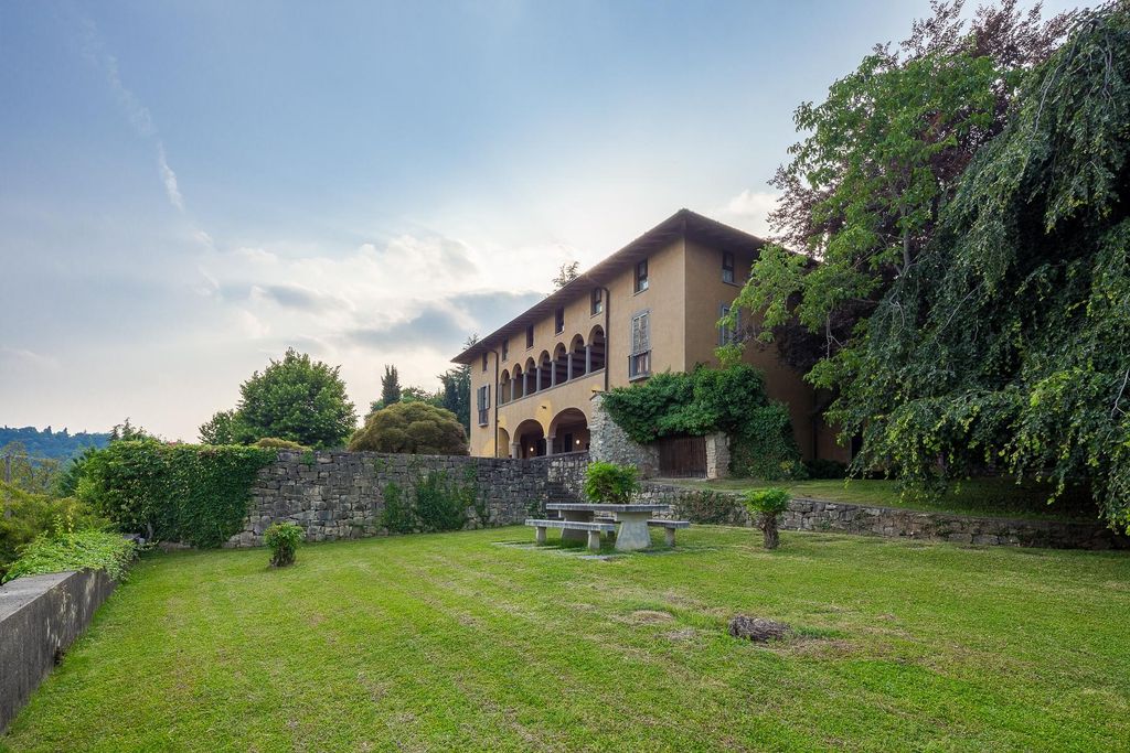 Villa in vendita Cenate di Sotto, Lombardia