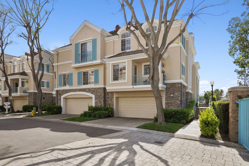 3 bedroom luxury Townhouse for sale in Newport Coast (historical