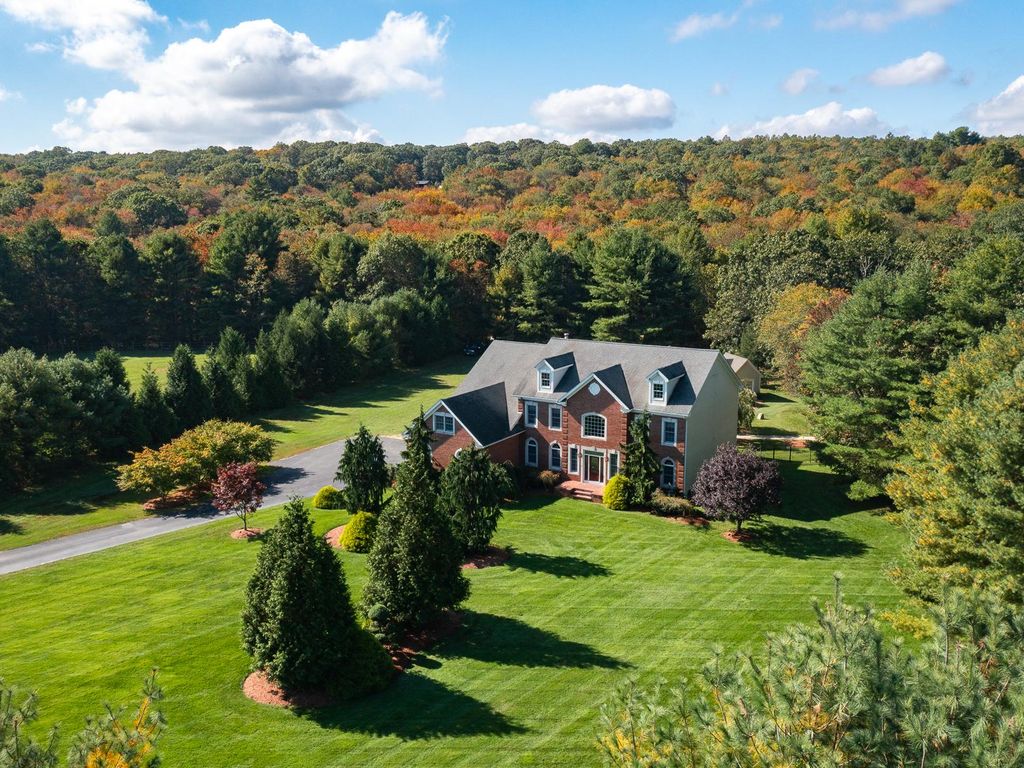 4 bedroom luxury House for sale in 10 RED FOX LANE, Hopkinton