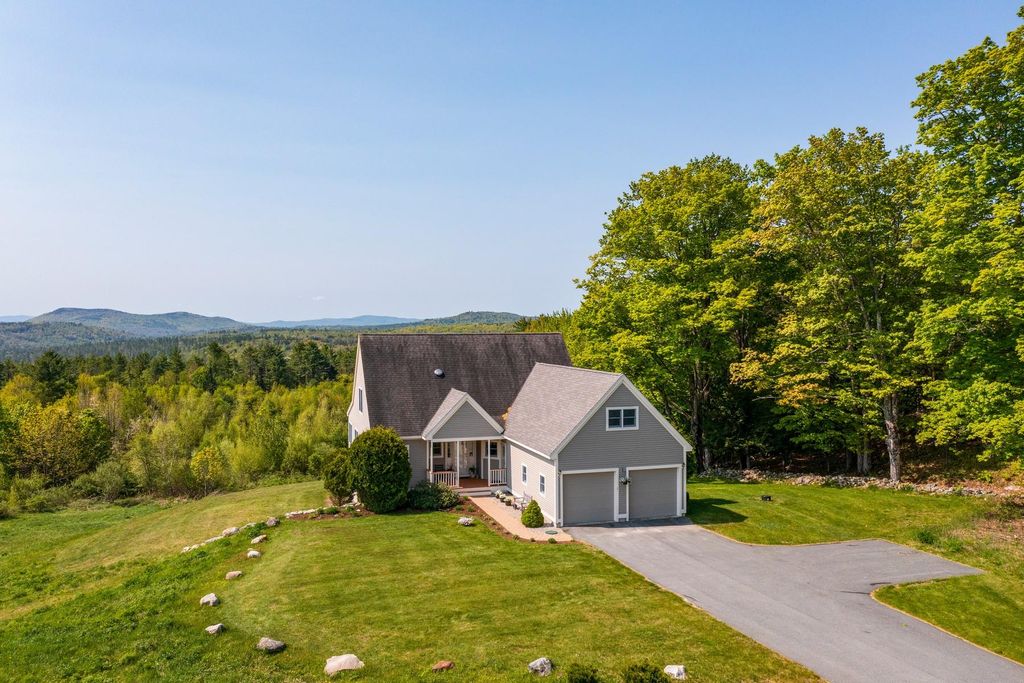 4 bedroom luxury Flat for sale in Grantham, New Hampshire