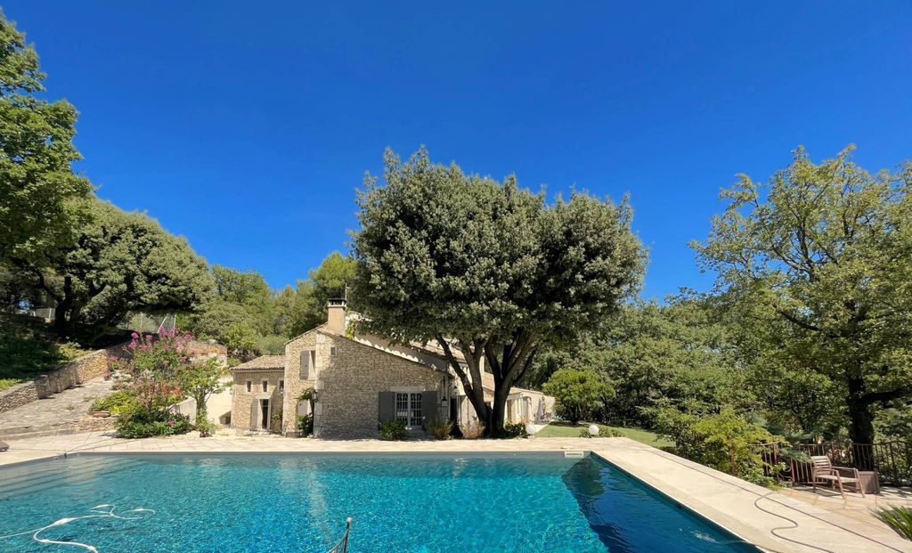 Luxuriöses 8 Zimmern Einfamilienhaus zu verkaufen in Noves