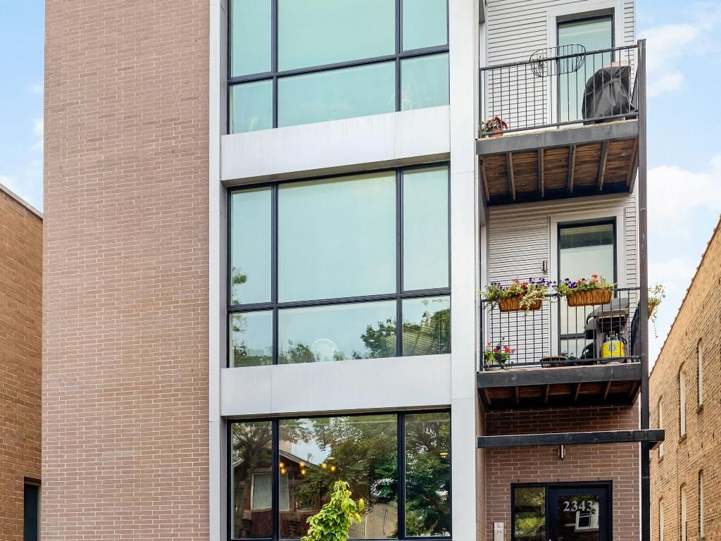 Luxury apartment complex for sale in 2343 West Lyndale Street Unit 1, Chicago, Illinois
