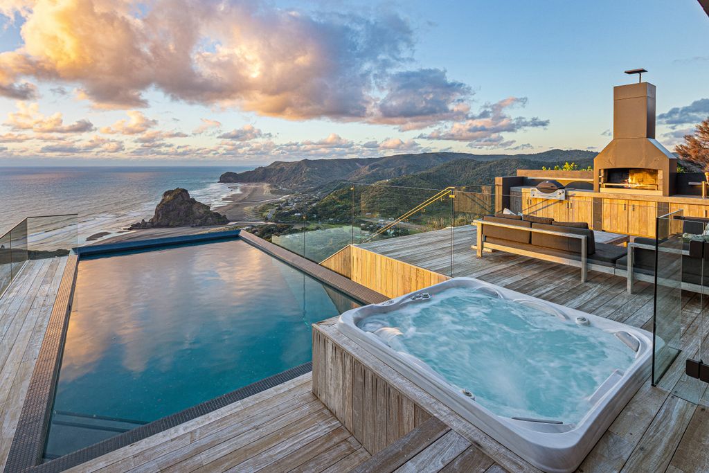 Luxury Detached House for sale in Piha, New Zealand 129918620