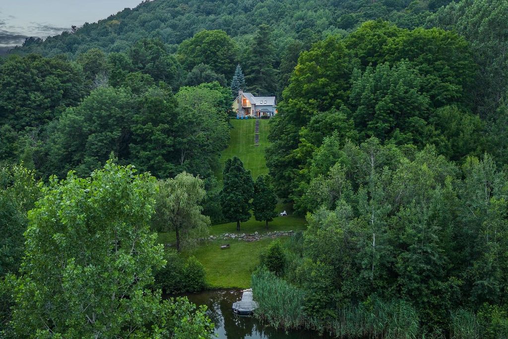 2 bedroom luxury Detached House for sale in Lac Brome, Quebec 129117689